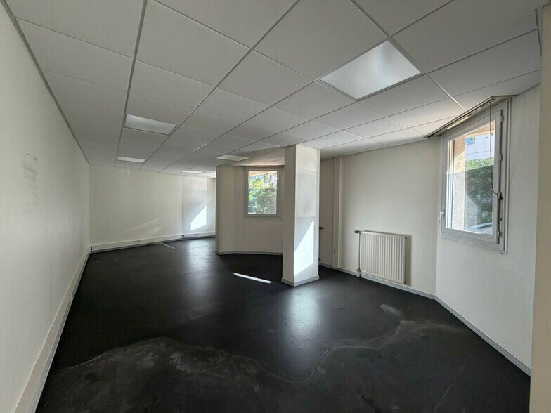 210 Bis Cours Emile Zola, Villeurbanne to rent - Interior Photo - Image 2 of 11