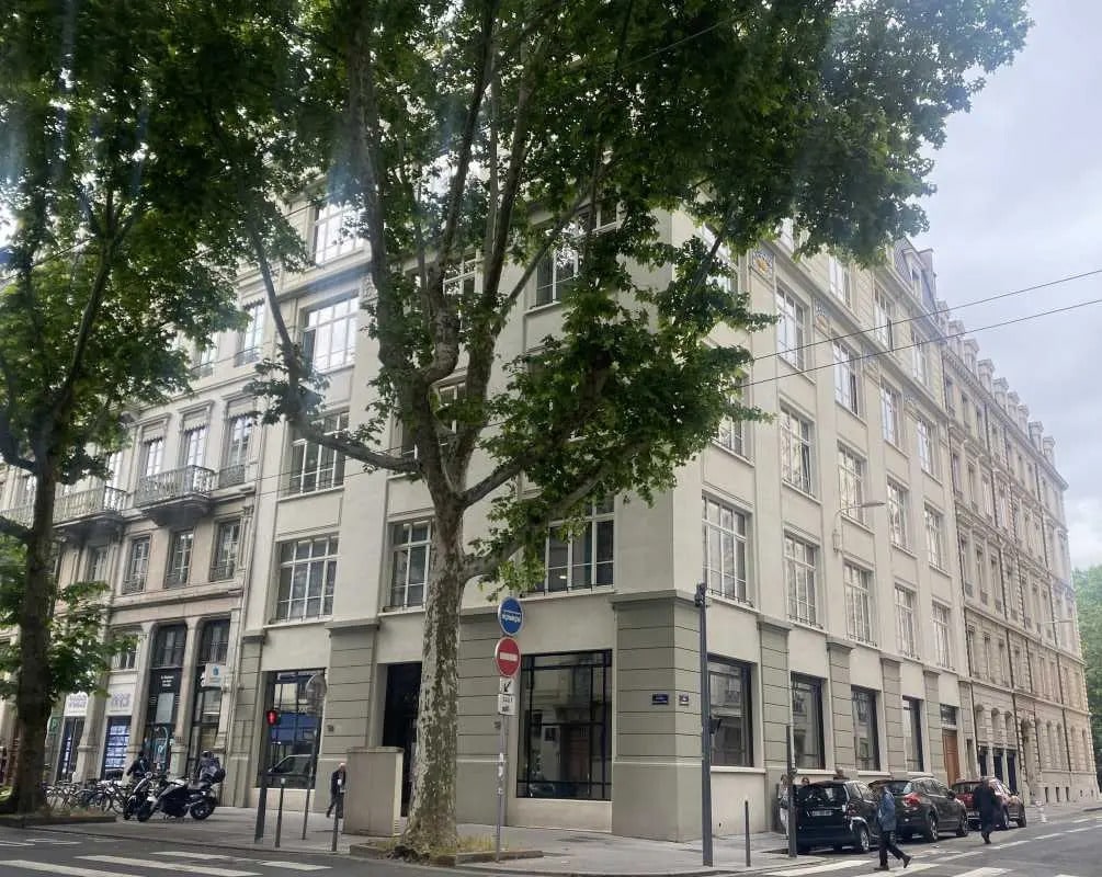 Office in Lyon to rent Building Photo- Image 1 of 23