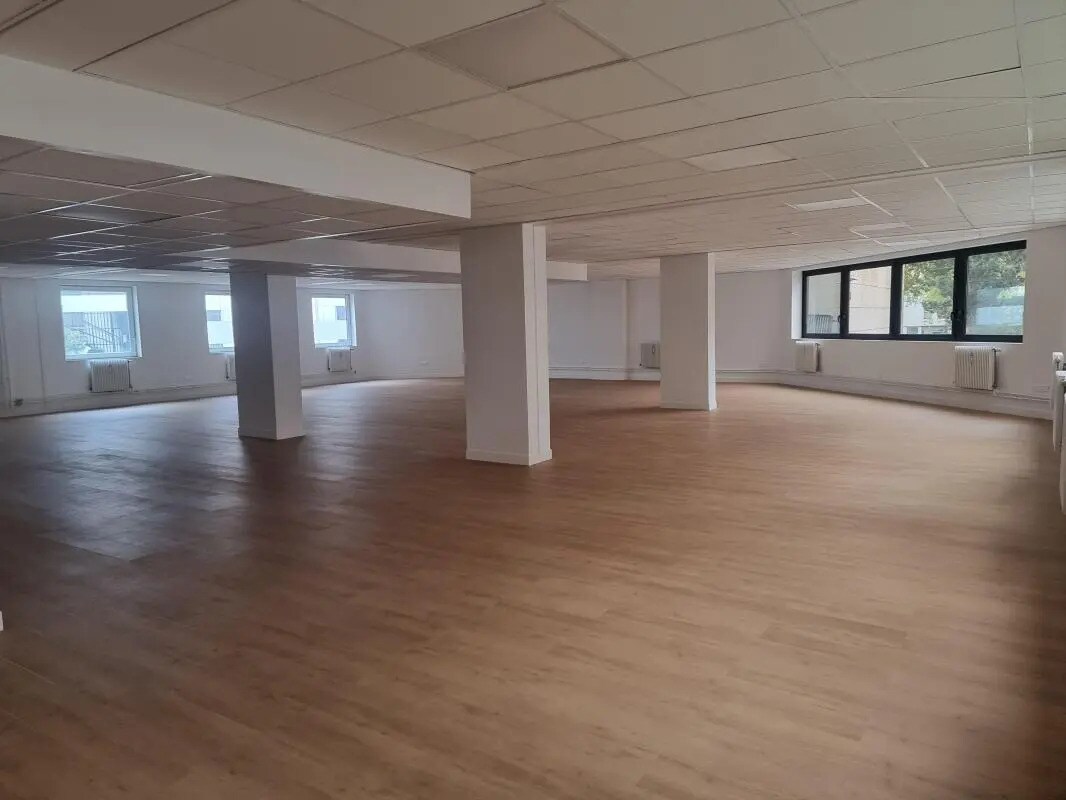 Office in Montreuil to rent Interior Photo- Image 1 of 17