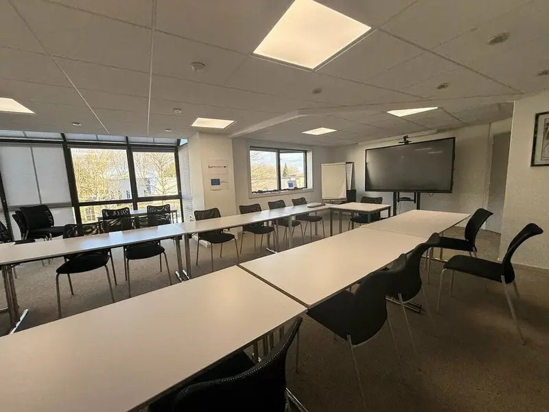 Office in Beauvais for sale Interior Photo- Image 1 of 13