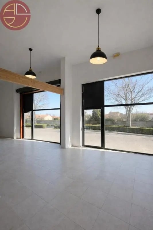 Retail in Plaisance-du-Touch to rent Interior Photo- Image 1 of 5