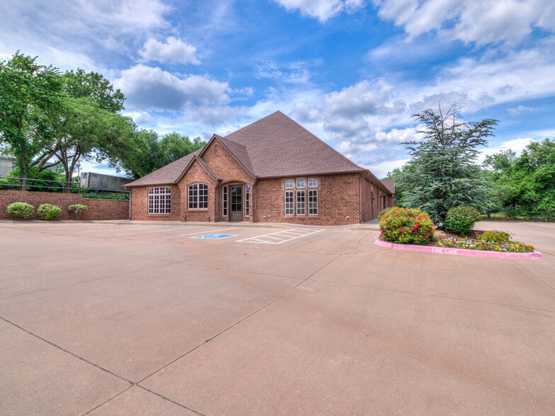 3027 Willowwood Rd, Edmond, OK for sale - Building Photo - Image 2 of 21