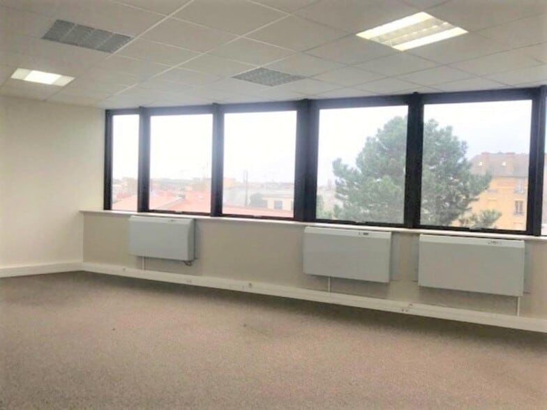 Office in Argenteuil to rent - Interior Photo - Image 2 of 7