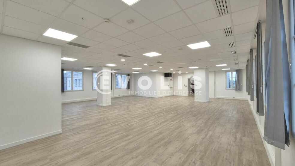 Office in Chessy to rent - Interior Photo - Image 3 of 15