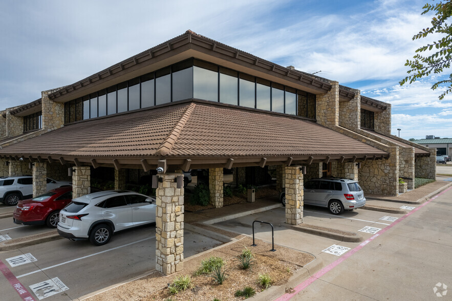 2800 S Hulen St, Fort Worth, TX for rent - Primary Photo - Image 1 of 3