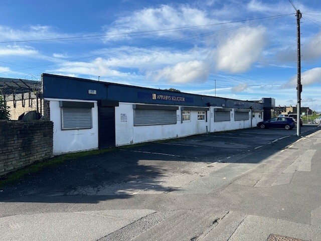 Intake Rd, Bradford to rent - Building Photo - Image 2 of 5
