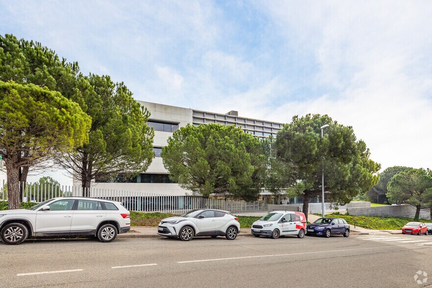 Plaça Xavier Cugat, 2, Sant Cugat del Vallès, Barcelona to rent - Building Photo - Image 3 of 6