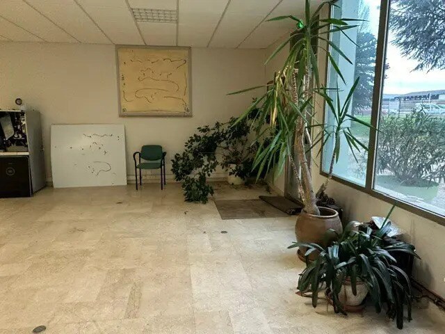 Retail in Dijon to rent - Building Photo - Image 2 of 8