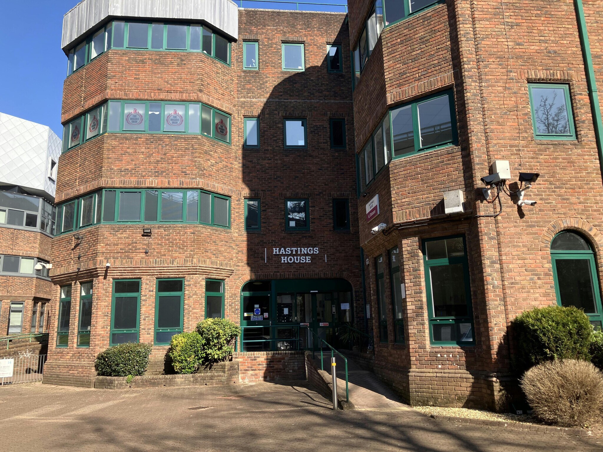 Fitzalan Rd, Cardiff to rent Building Photo- Image 1 of 8