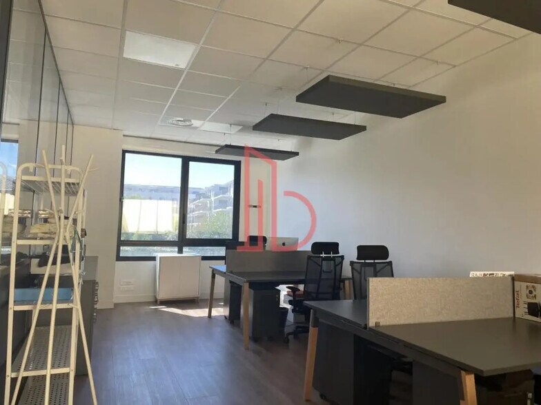 Office in Bordeaux to rent - Interior Photo - Image 3 of 9