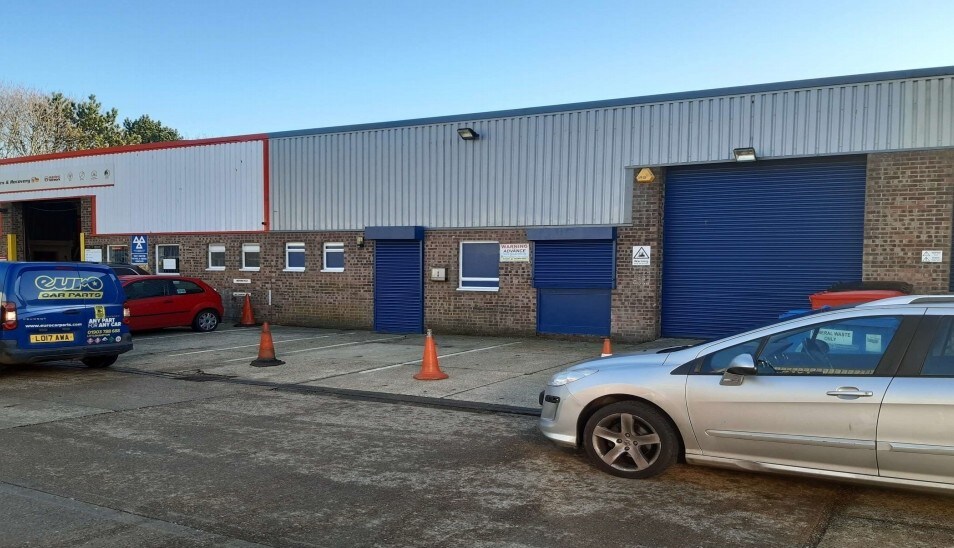 Unit C2 Bridge Rd, Littlehampton for sale - Primary Photo - Image 1 of 1