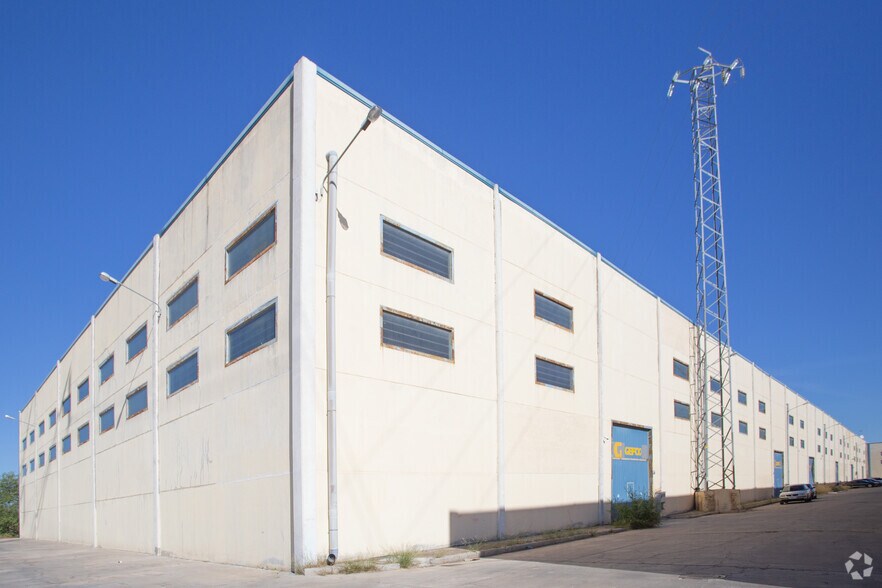 Monte Naranco 17 - 18 portfolio of 2 properties for sale on LoopNet.co.uk - Primary Photo - Image 2 of 5