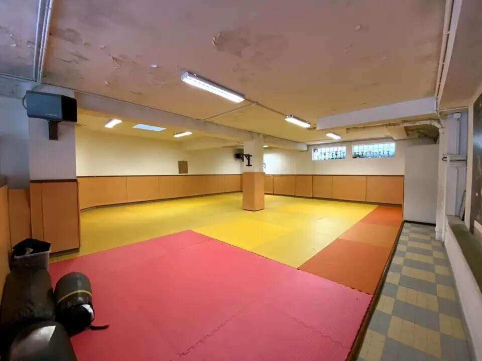 Location Commerce 149 m² - Photo 1