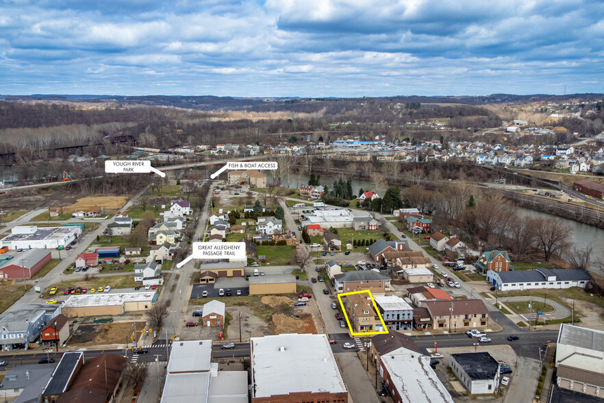 316 W Crawford Ave, Connellsville, PA for sale - Primary Photo - Image 1 of 9