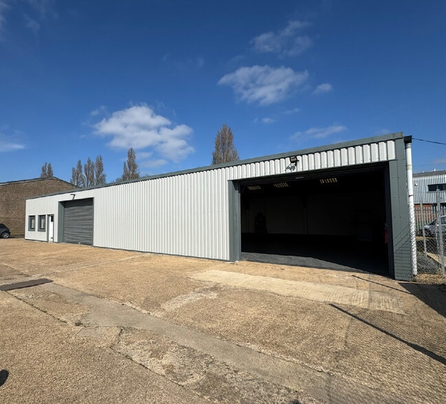 4 Station Rd, Whittlesey for sale - Building Photo - Image 2 of 9