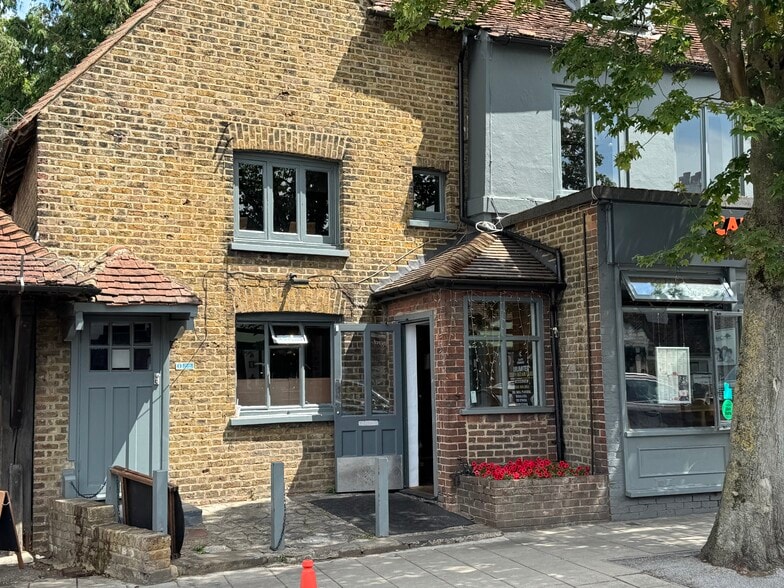 3-5 High St, Ruislip to rent - Building Photo - Image 3 of 12