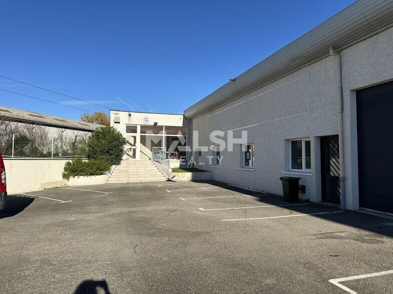 Light Industrial in Décines-Charpieu to rent - Building Photo - Image 2 of 23