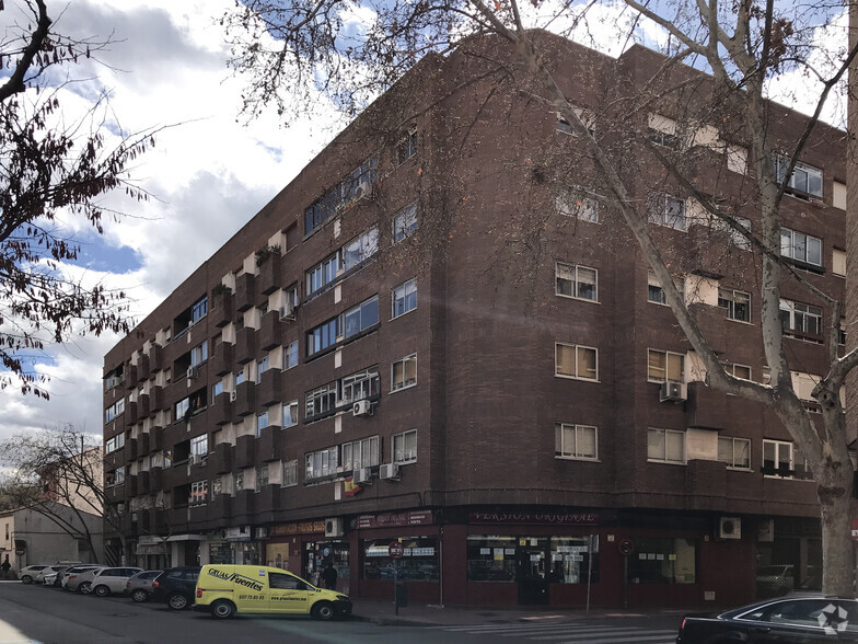 Retail in Alcalá De Henares, MAD for rent - Primary Photo - Image 1 of 1