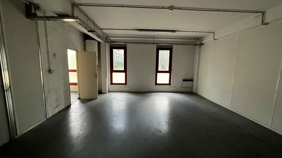 Light Industrial in Éragny to rent - Interior Photo - Image 3 of 9