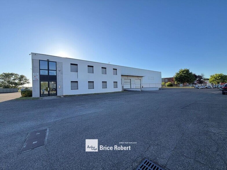 17 Rue Des Frères Lumière, Chassieu for sale - Building Photo - Image 1 of 6