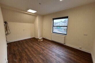 New North Rd, Exeter to rent Interior Photo- Image 2 of 3