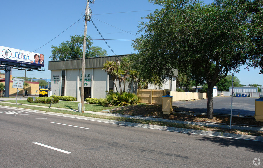 104 E Fowler Ave, Tampa, FL for rent - Building Photo - Image 2 of 6