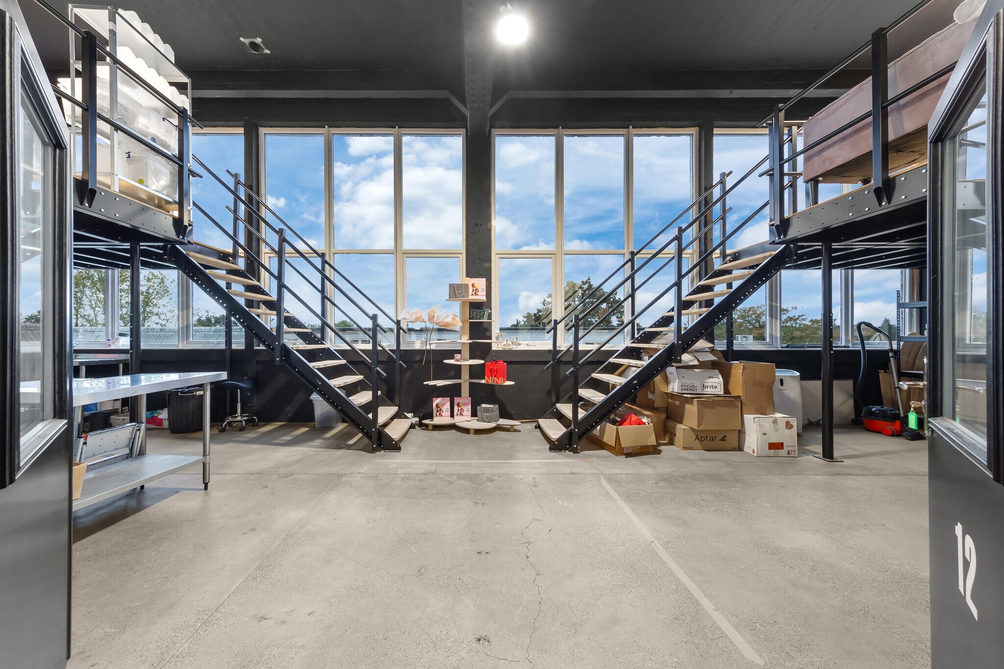Mowat Industrial Estate, Watford to rent Interior Photo- Image 1 of 26