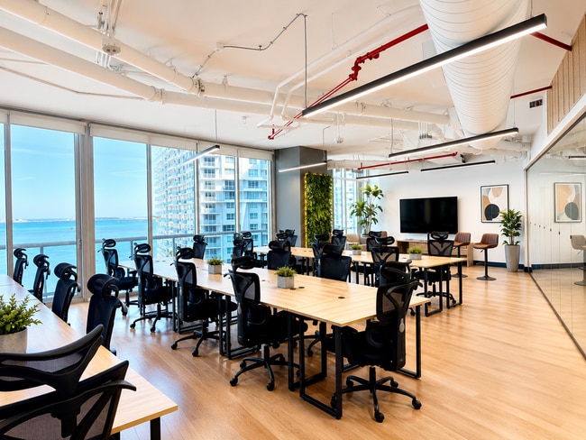 More details for 1100 Brickell Bay Dr, Miami, FL - Co-working to Rent