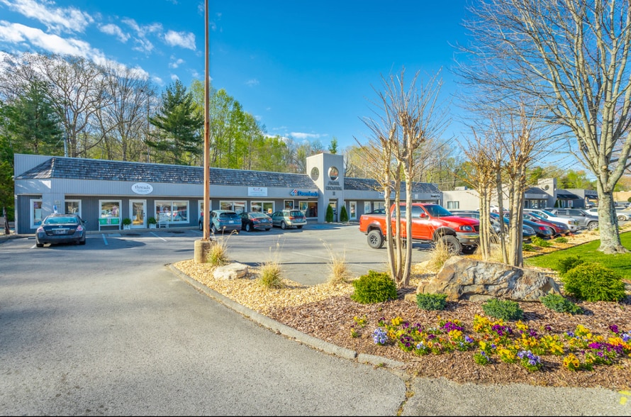 1207-1223 Taft Hwy, Signal Mountain, TN to rent - Building Photo - Image 1 of 3
