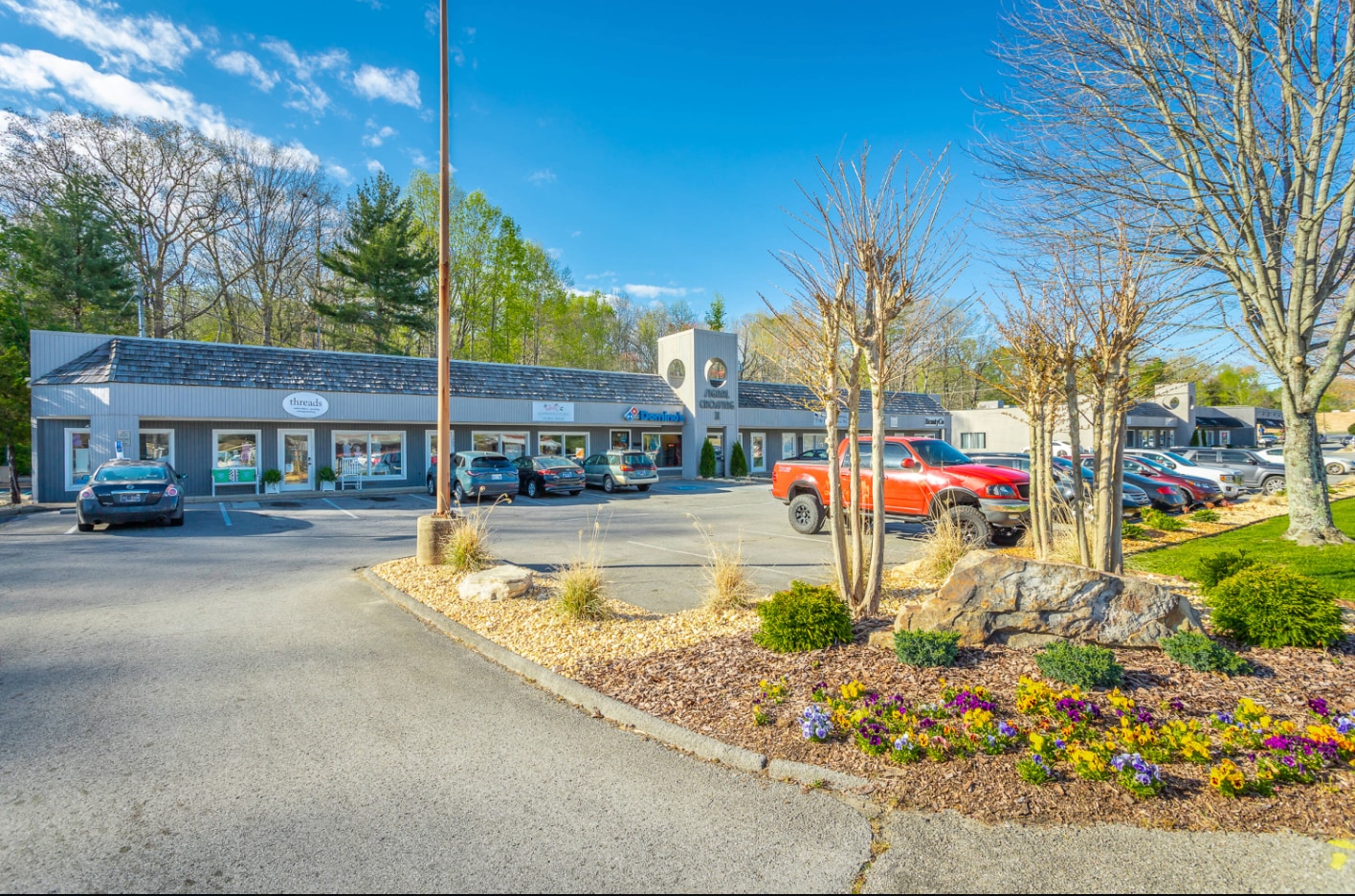 1207-1223 Taft Hwy, Signal Mountain, TN to rent Building Photo- Image 1 of 4