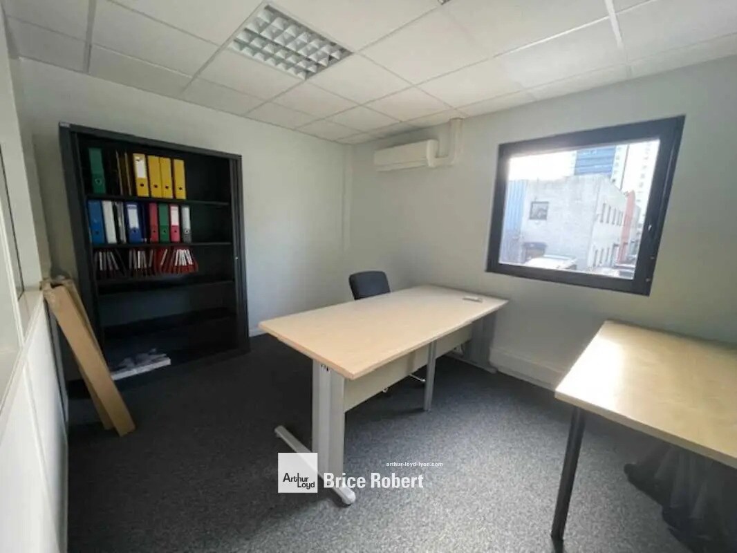 Office in Vénissieux for sale Interior Photo- Image 1 of 10