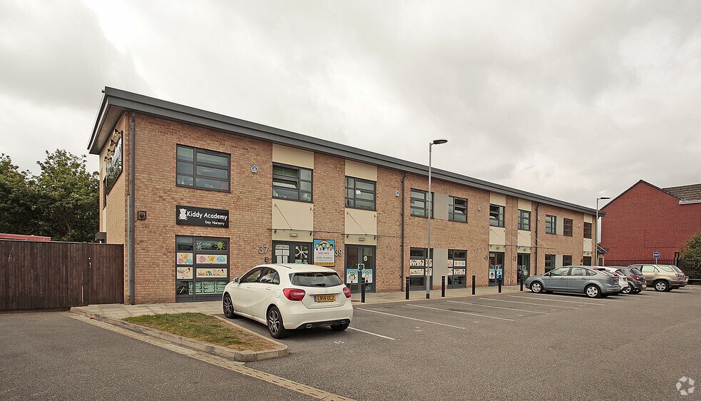 37 Hansby Dr, Liverpool for sale - Primary Photo - Image 1 of 1