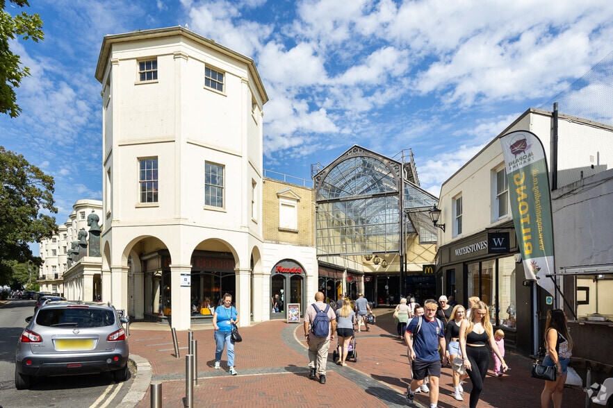 Liverpool Rd, Worthing to rent - Building Photo - Image 1 of 6