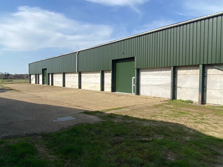 Wolverton Rd, Milton Keynes to rent - Building Photo - Image 2 of 5