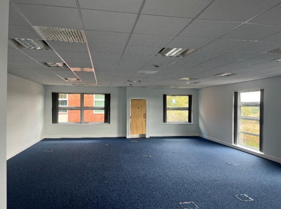 Siskin Pky E, Coventry for sale Interior Photo- Image 1 of 30