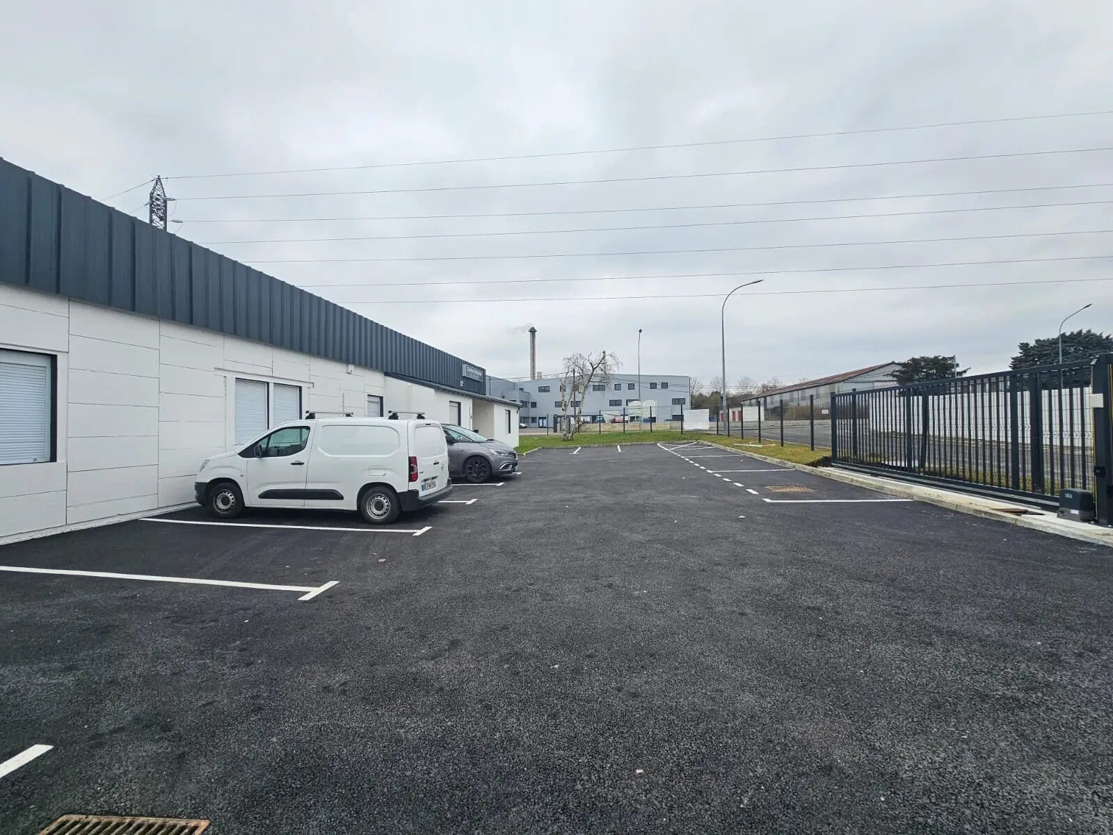 Office in Meaux to rent Building Photo- Image 1 of 11