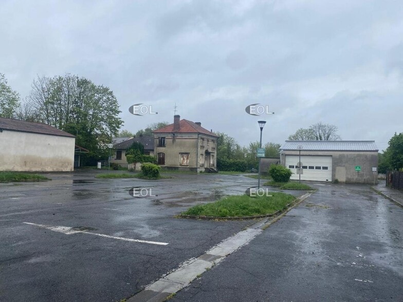 Light Industrial in Villeparisis to rent - Building Photo - Image 1 of 8