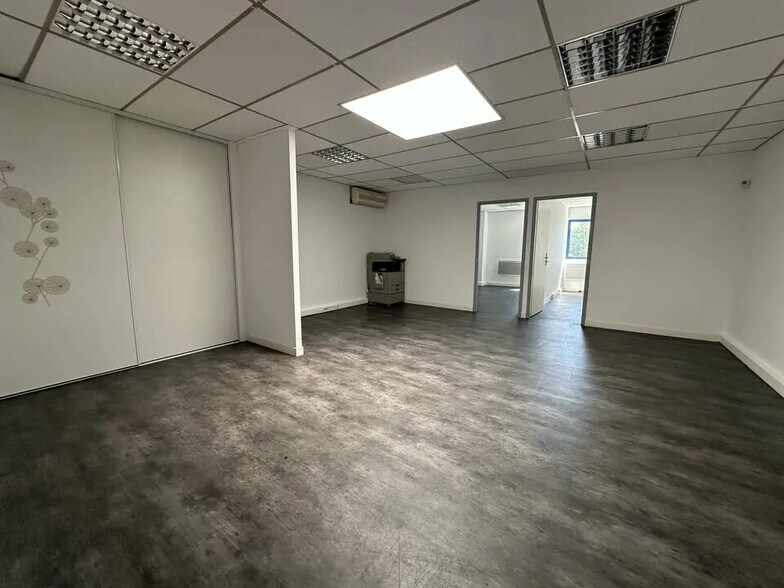 Office in Lattes to rent - Building Photo - Image 2 of 9