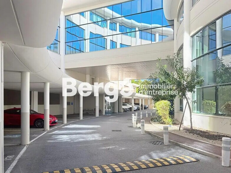 Office in Valbonne to rent - Building Photo - Image 1 of 5