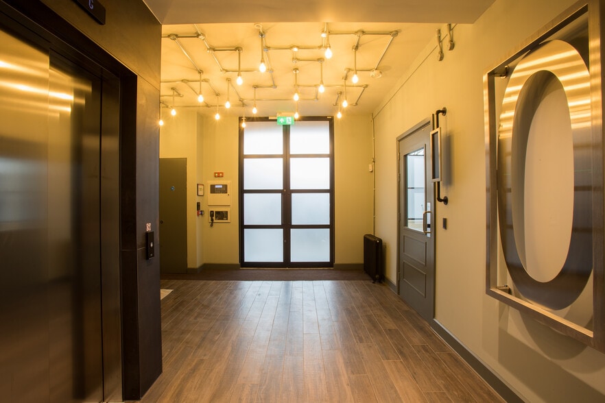 Ambrose St, Cheltenham to rent - Interior Photo - Image 1 of 20