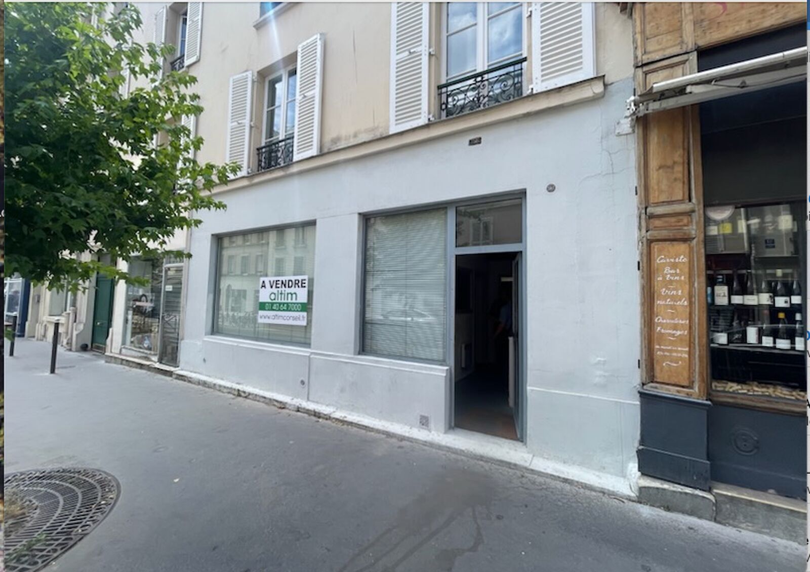 Retail in Paris for sale Building Photo- Image 1 of 14