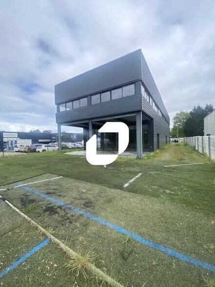 Retail in Parempuyre to rent - Building Photo - Image 3 of 14