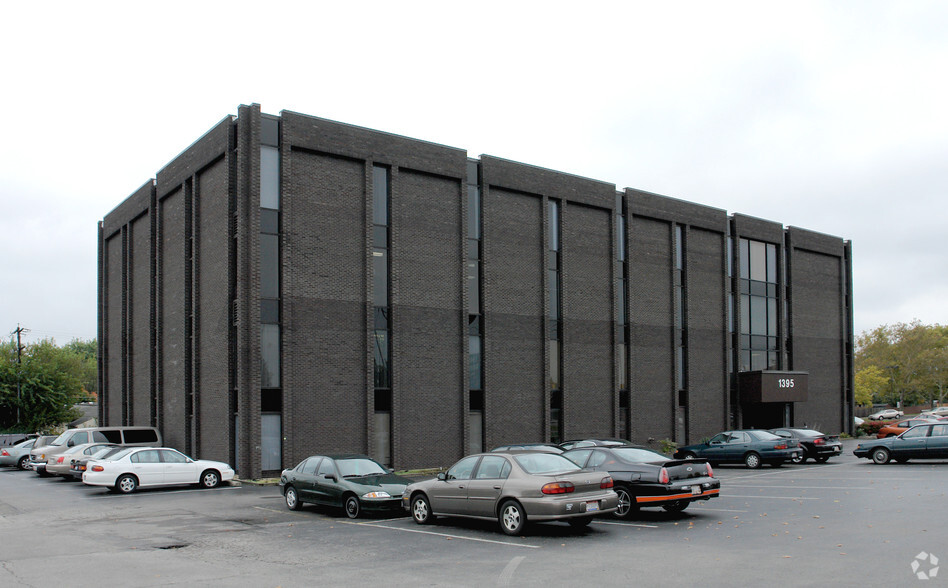 1395 E Dublin Granville Rd, Columbus, OH for rent - Building Photo - Image 1 of 7