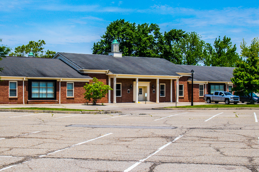 34-38 Triangle Park Dr, Cincinnati, OH for rent - Building Photo - Image 3 of 10