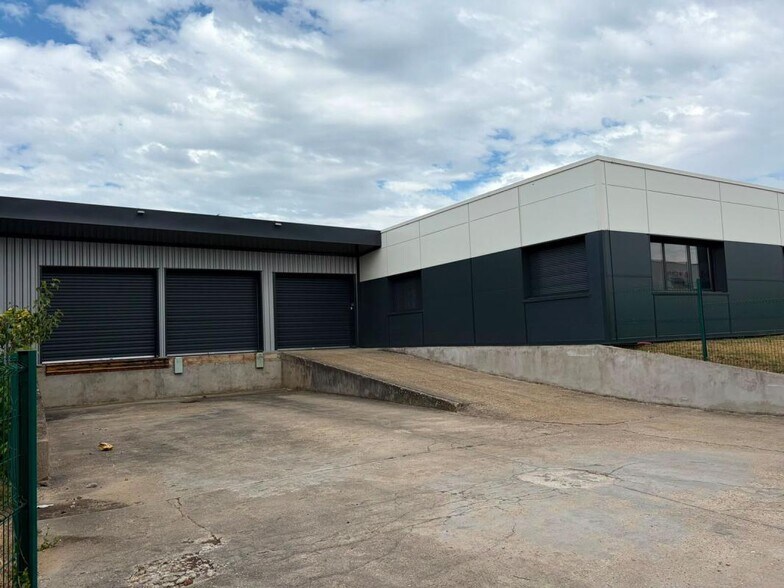 Light Industrial in Ecquevilly for sale - Building Photo - Image 1 of 12