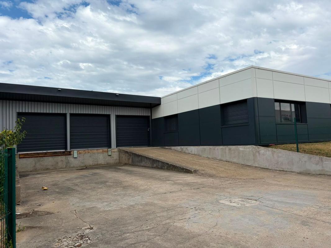 Light Industrial in Ecquevilly for sale Building Photo- Image 1 of 13