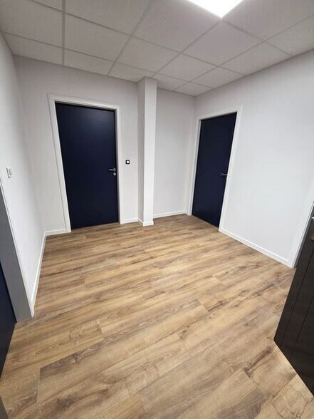 Office in Décines-Charpieu to rent - Interior Photo - Image 3 of 5