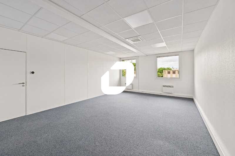 Office in Tremblay-en-France to rent - Interior Photo - Image 3 of 13