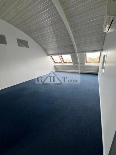 Office in Saint-Ouen-sur-Seine to rent - Interior Photo - Image 2 of 11
