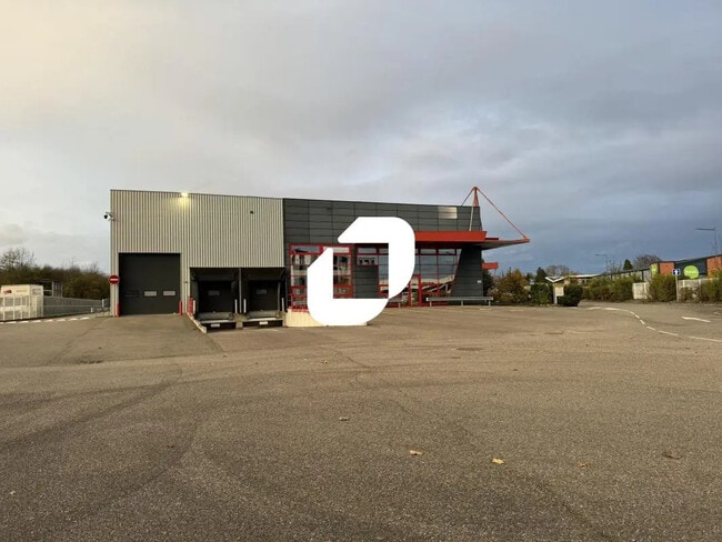Location Local d'activités 1 734 m² à 3 967 m²